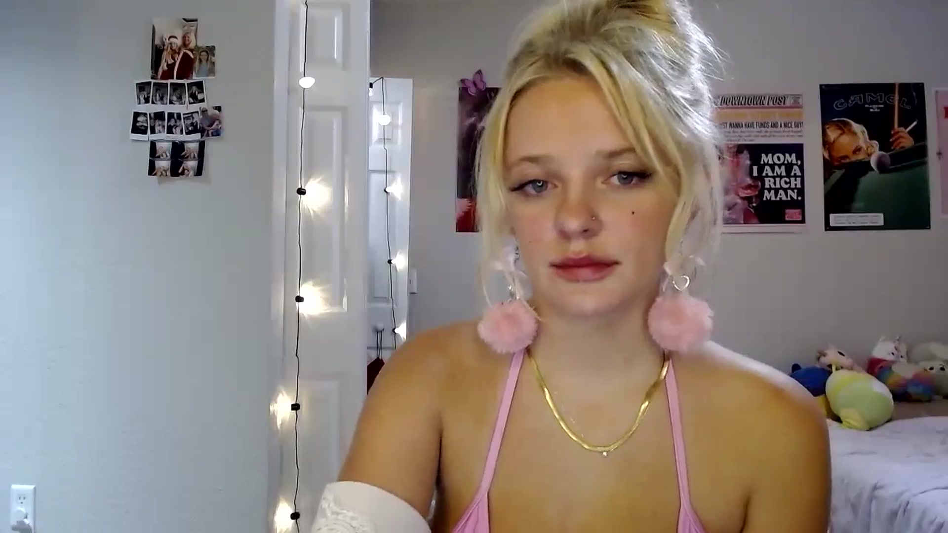 Gallery image thumbnail from Scarletyoung's myfreecams stream on, 08/28/2024, 08:39 image 17 of 20