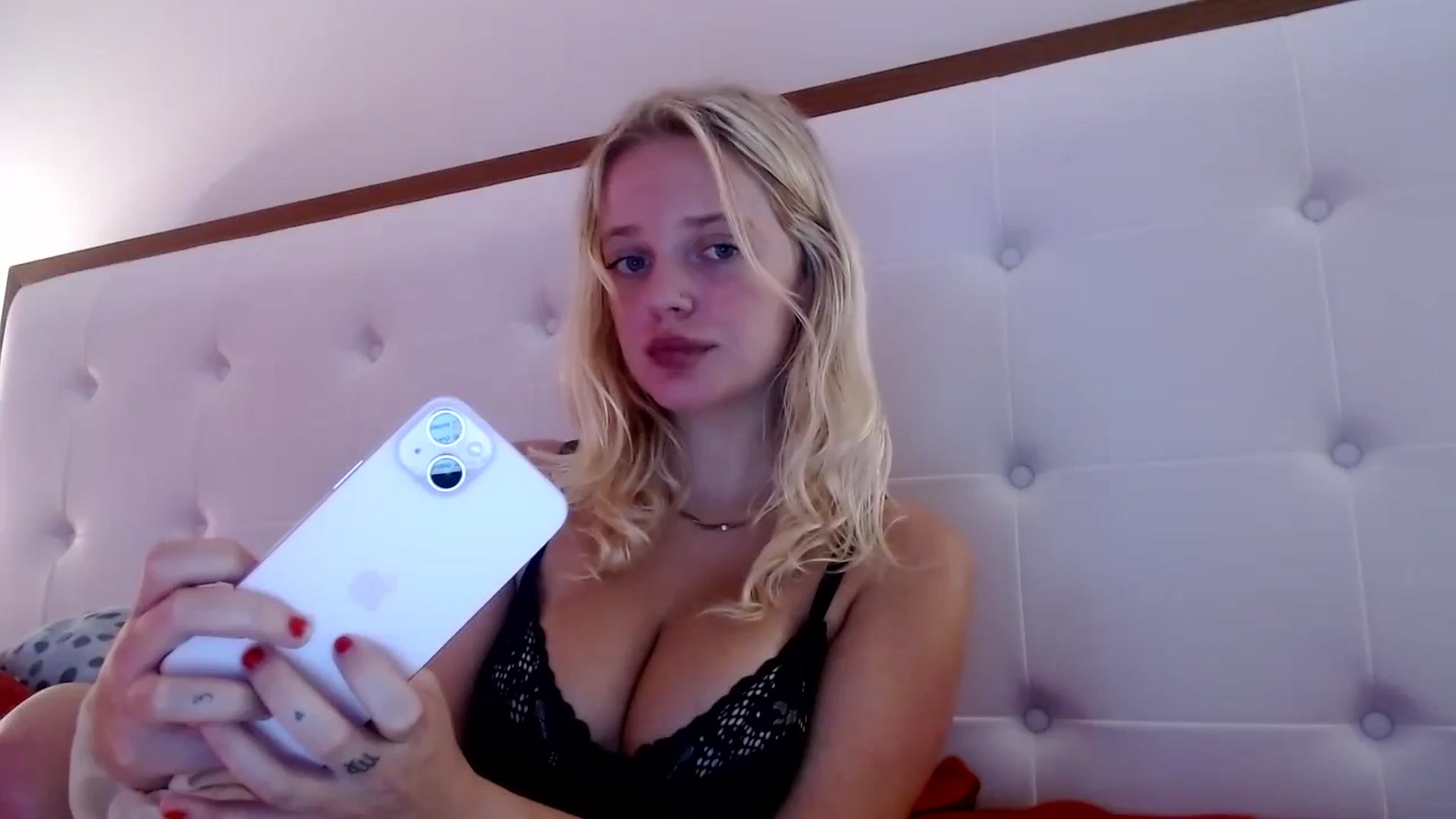 Gallery image thumbnail from Scarletyoung's myfreecams stream on, 09/23/2024, 12:54 image 14 of 20