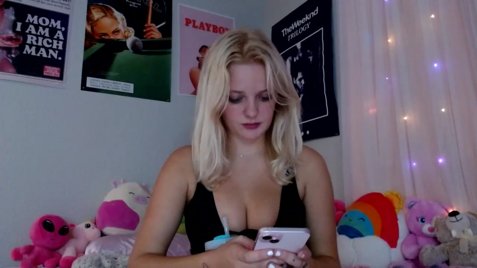 Gallery image thumbnail from Scarletyoung's myfreecams stream on, 10/22/2024, 06:04 image 1 of 20