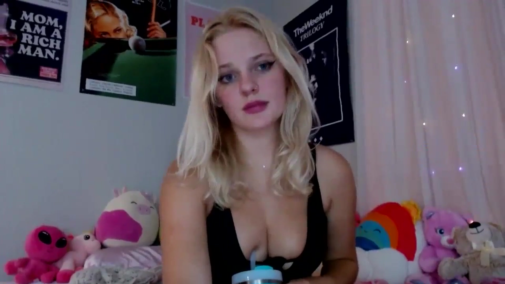 Gallery image thumbnail from Scarletyoung's myfreecams stream on, 10/22/2024, 06:04 image 3 of 20
