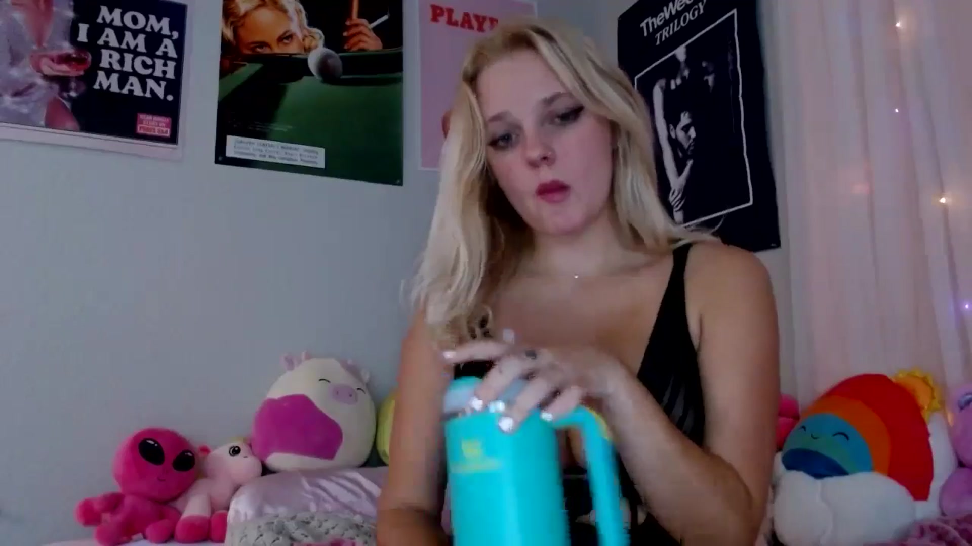 Gallery image thumbnail from Scarletyoung's myfreecams stream on, 10/22/2024, 06:34 image 17 of 20