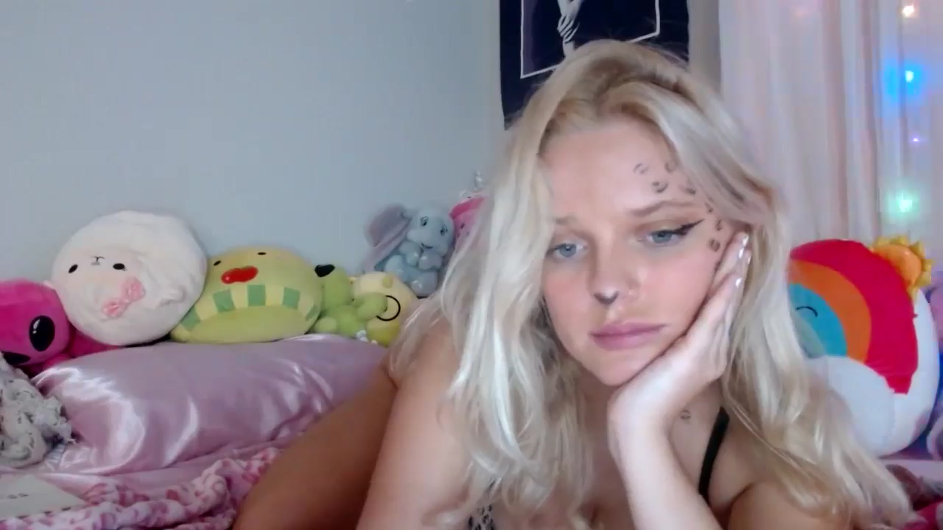 Gallery image thumbnail from Scarletyoung's myfreecams stream on, 10/27/2024, 05:29 image 13 of 20