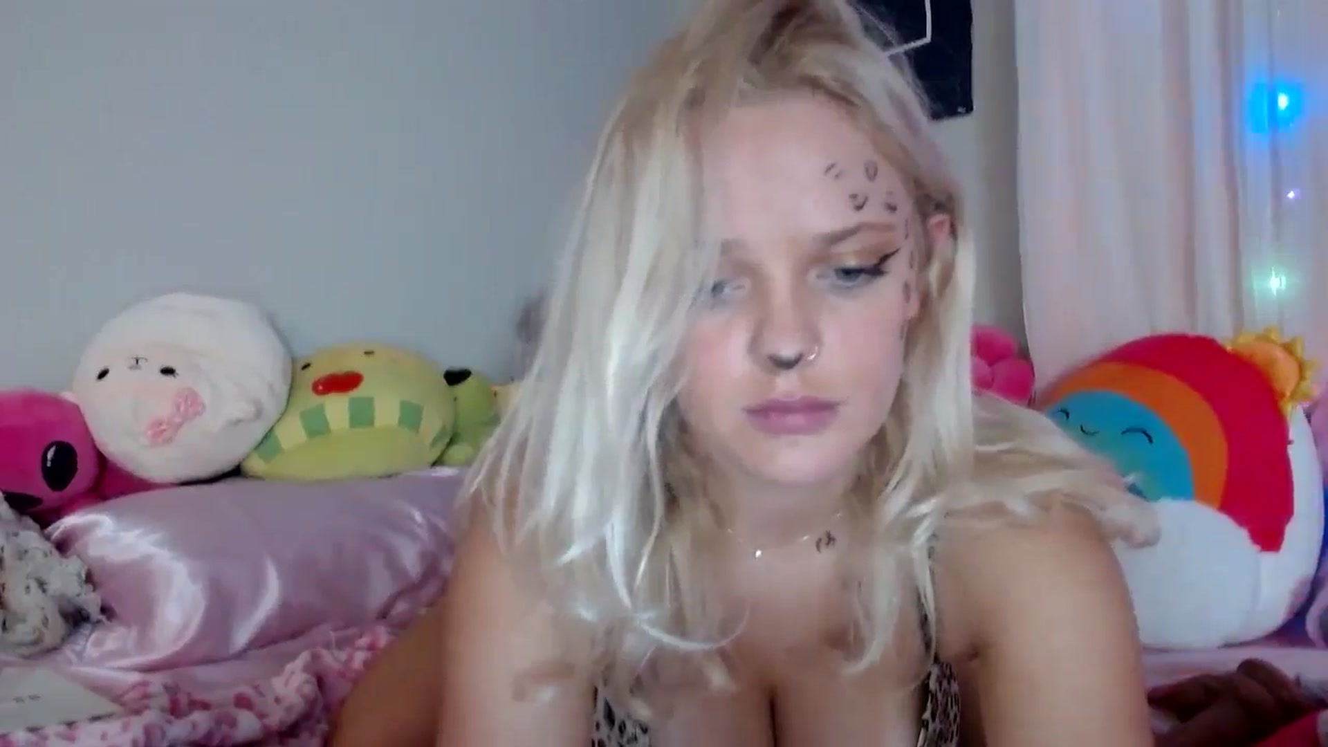 Gallery image thumbnail from Scarletyoung's myfreecams stream on, 10/27/2024, 05:29 image 15 of 20