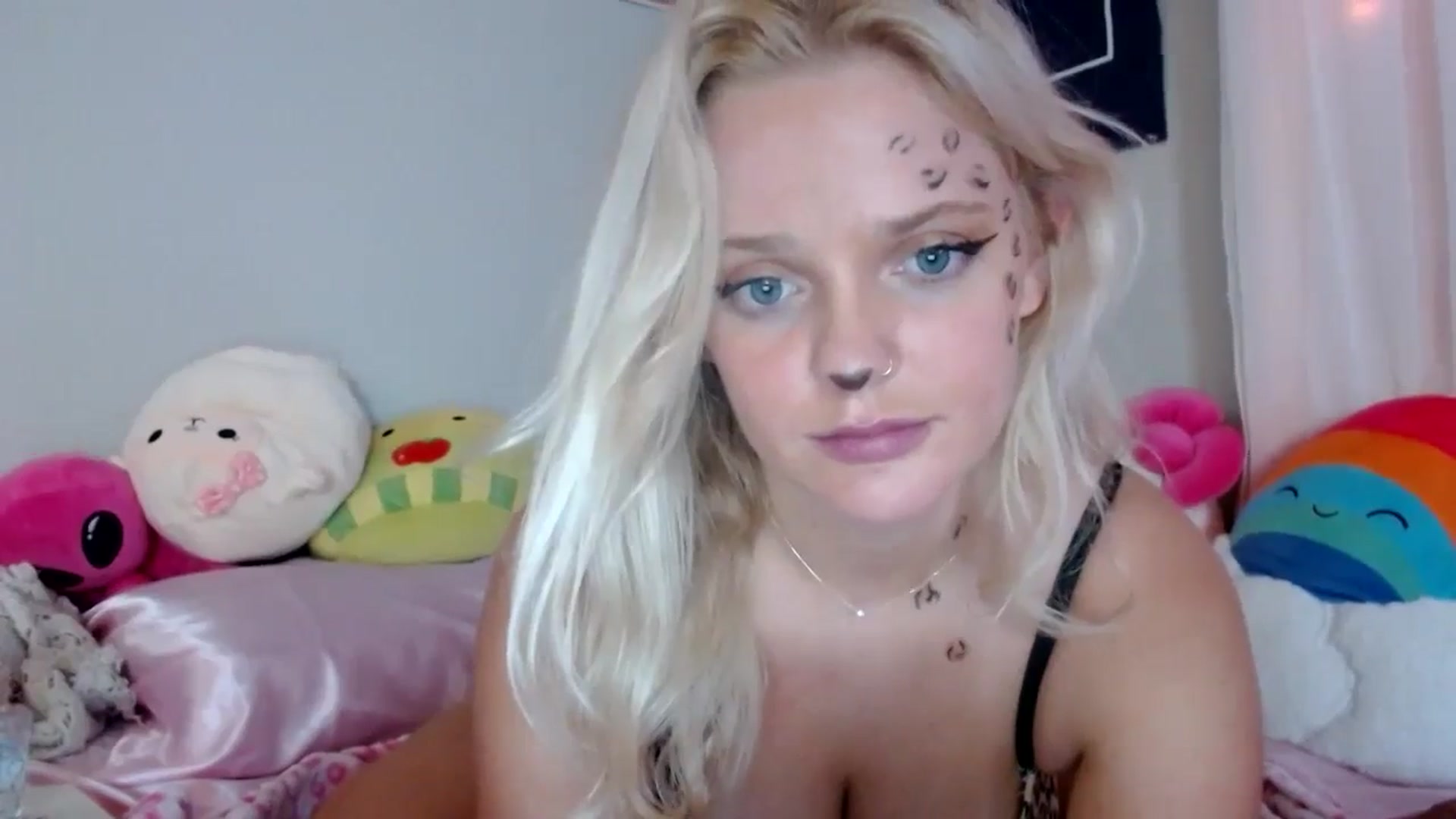 Gallery image thumbnail from Scarletyoung's myfreecams stream on, 10/27/2024, 05:29 image 3 of 20