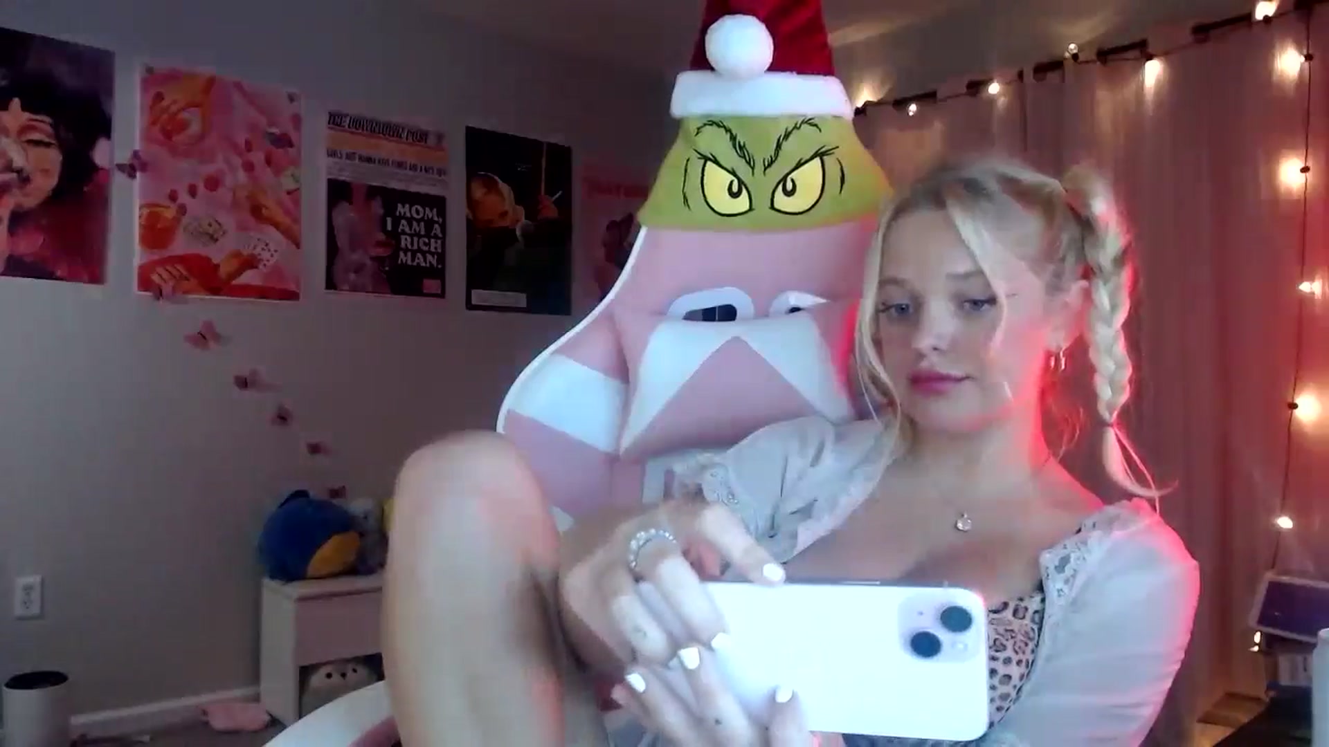 Gallery image thumbnail from Scarletyoung's myfreecams stream on, 12/03/2024, 04:12 image 15 of 20