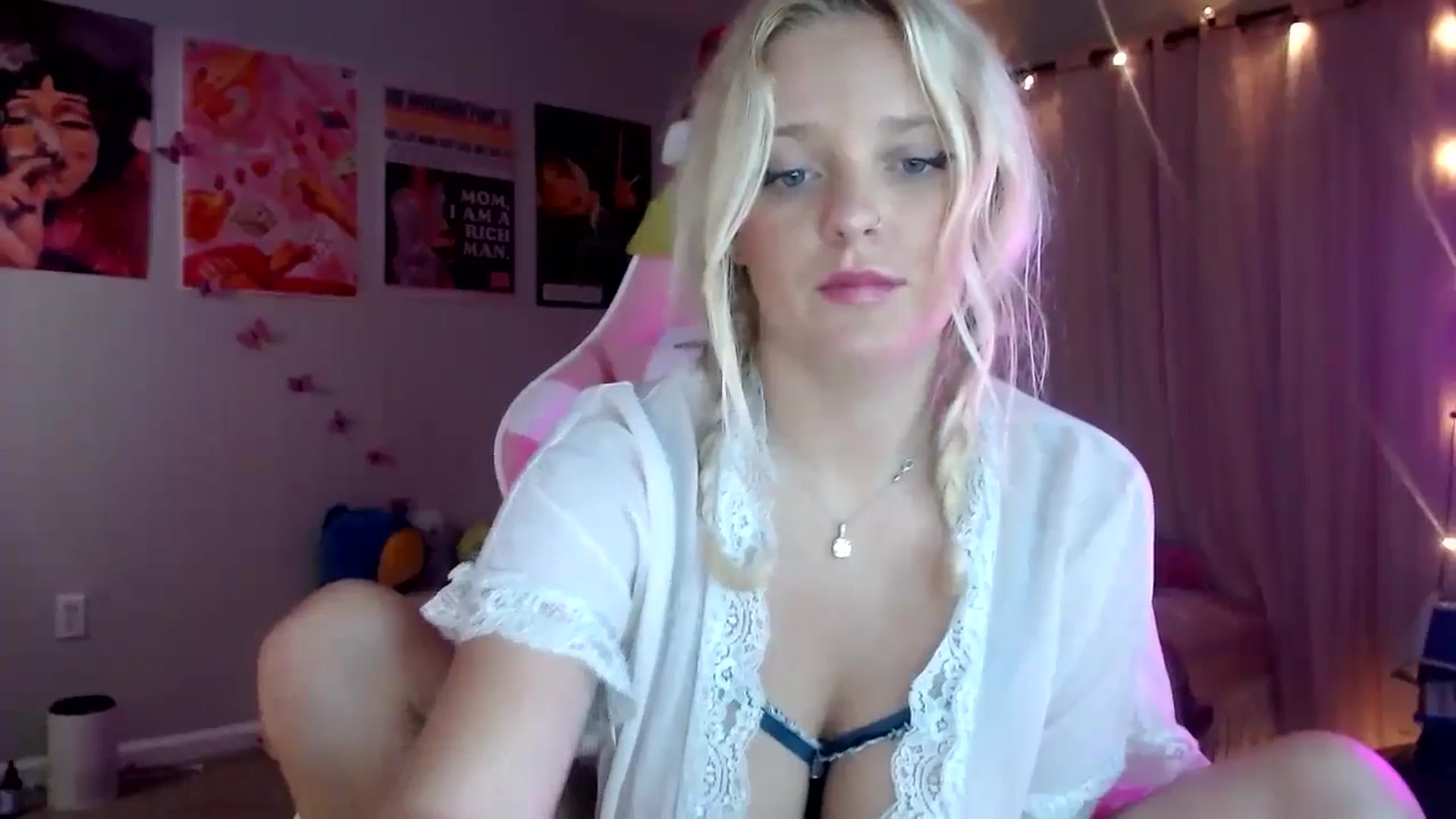 Gallery image thumbnail from Scarletyoung's myfreecams stream on, 12/04/2024, 08:07 image 10 of 20