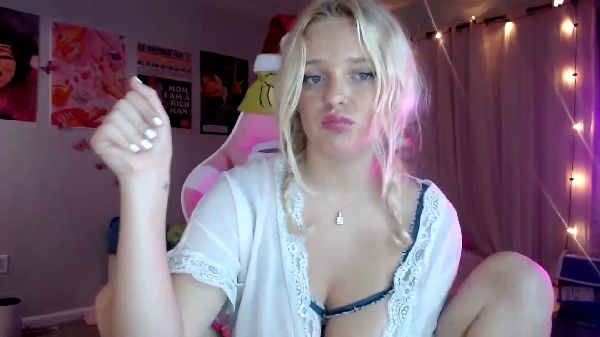 Gallery image thumbnail from Scarletyoung's myfreecams stream on, 12/04/2024, 08:55 image 11 of 20
