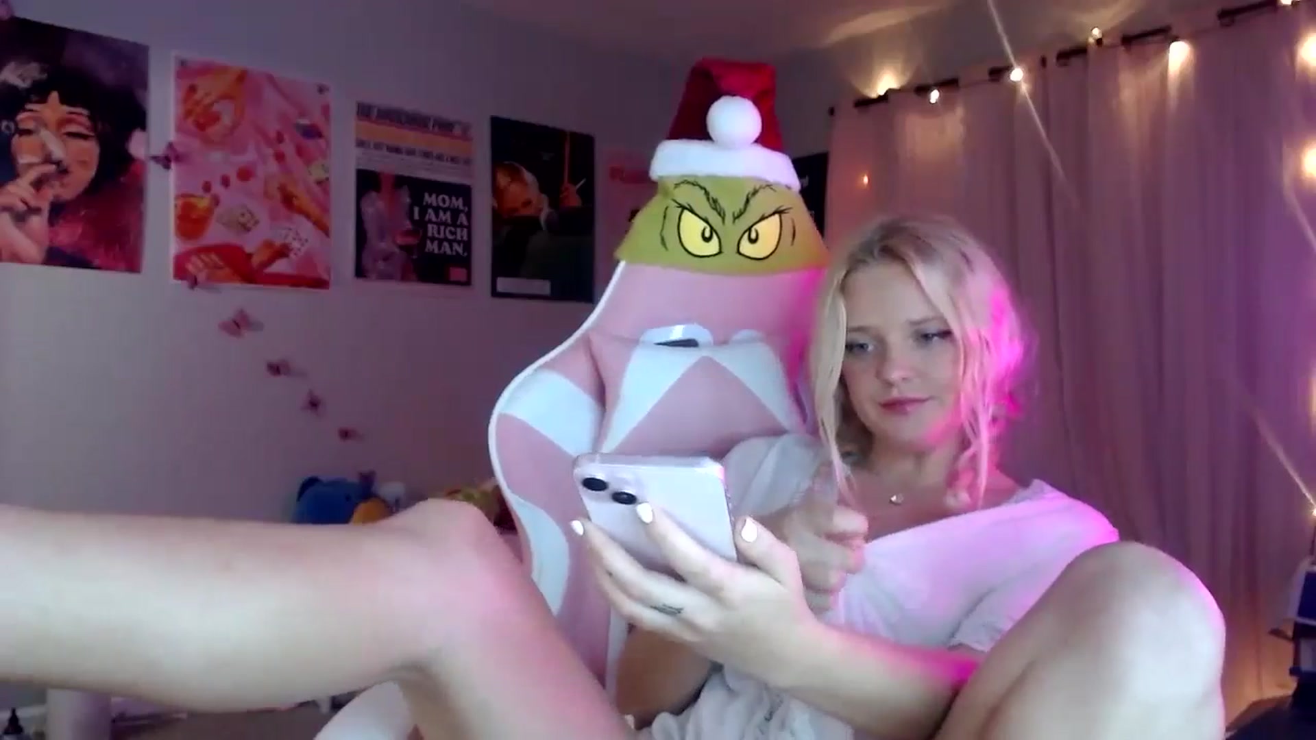 Gallery image thumbnail from Scarletyoung's myfreecams stream on, 12/04/2024, 08:55 image 5 of 20