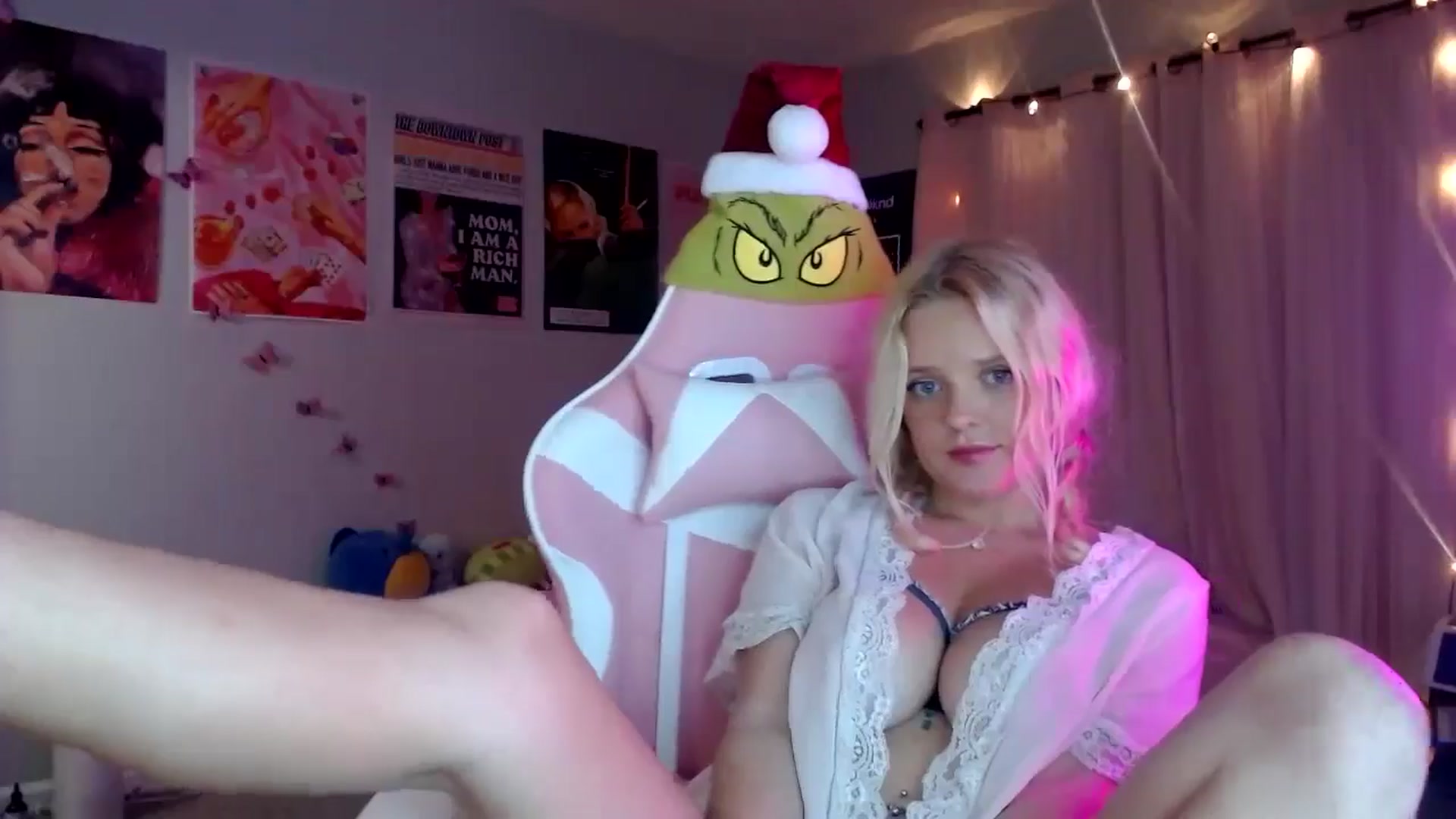 Gallery image thumbnail from Scarletyoung's myfreecams stream on, 12/04/2024, 08:55 image 7 of 20