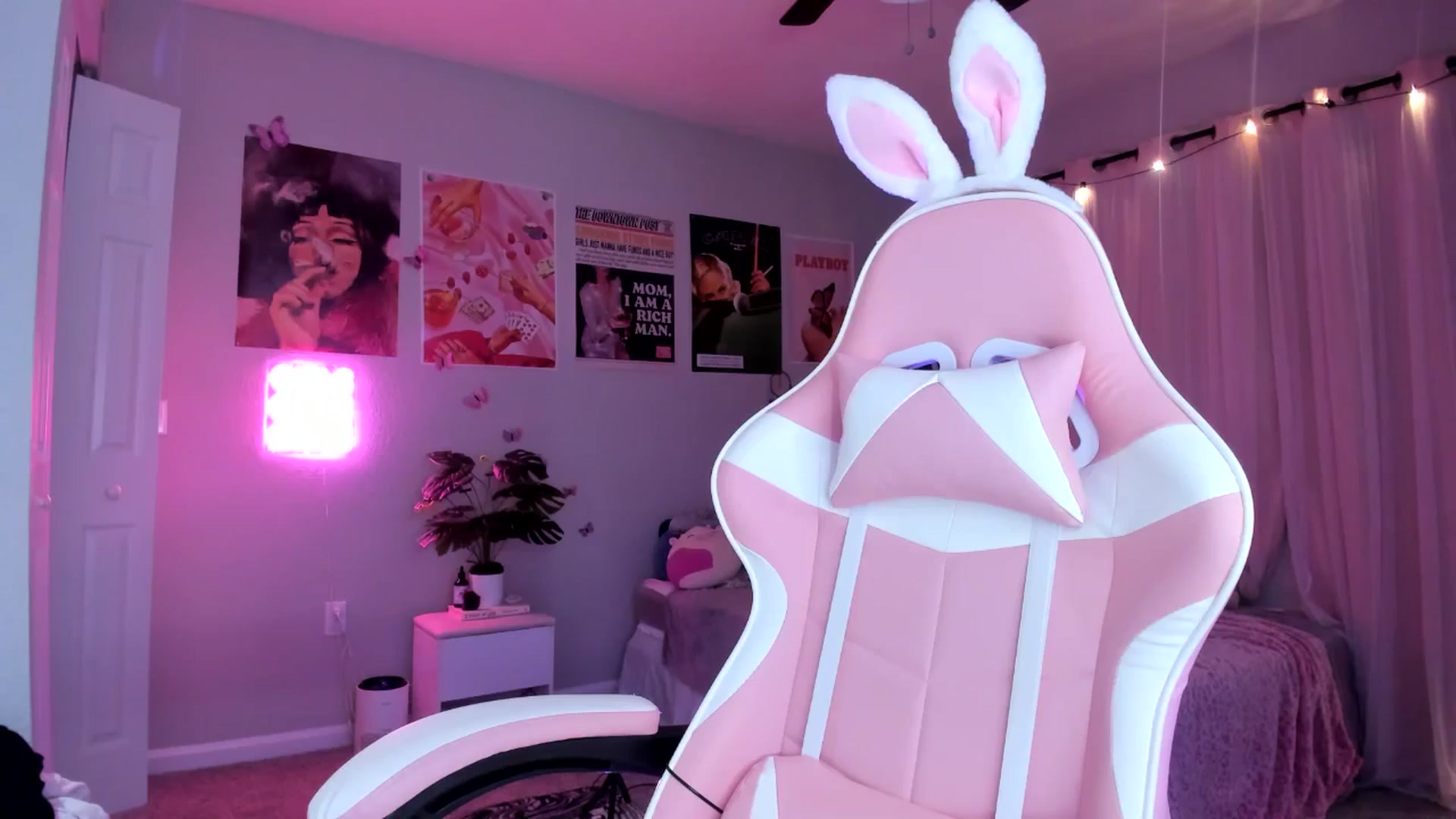 Gallery image thumbnail from Scarletyoung's myfreecams stream on, 02/18/2025, 05:56 image 14 of 20