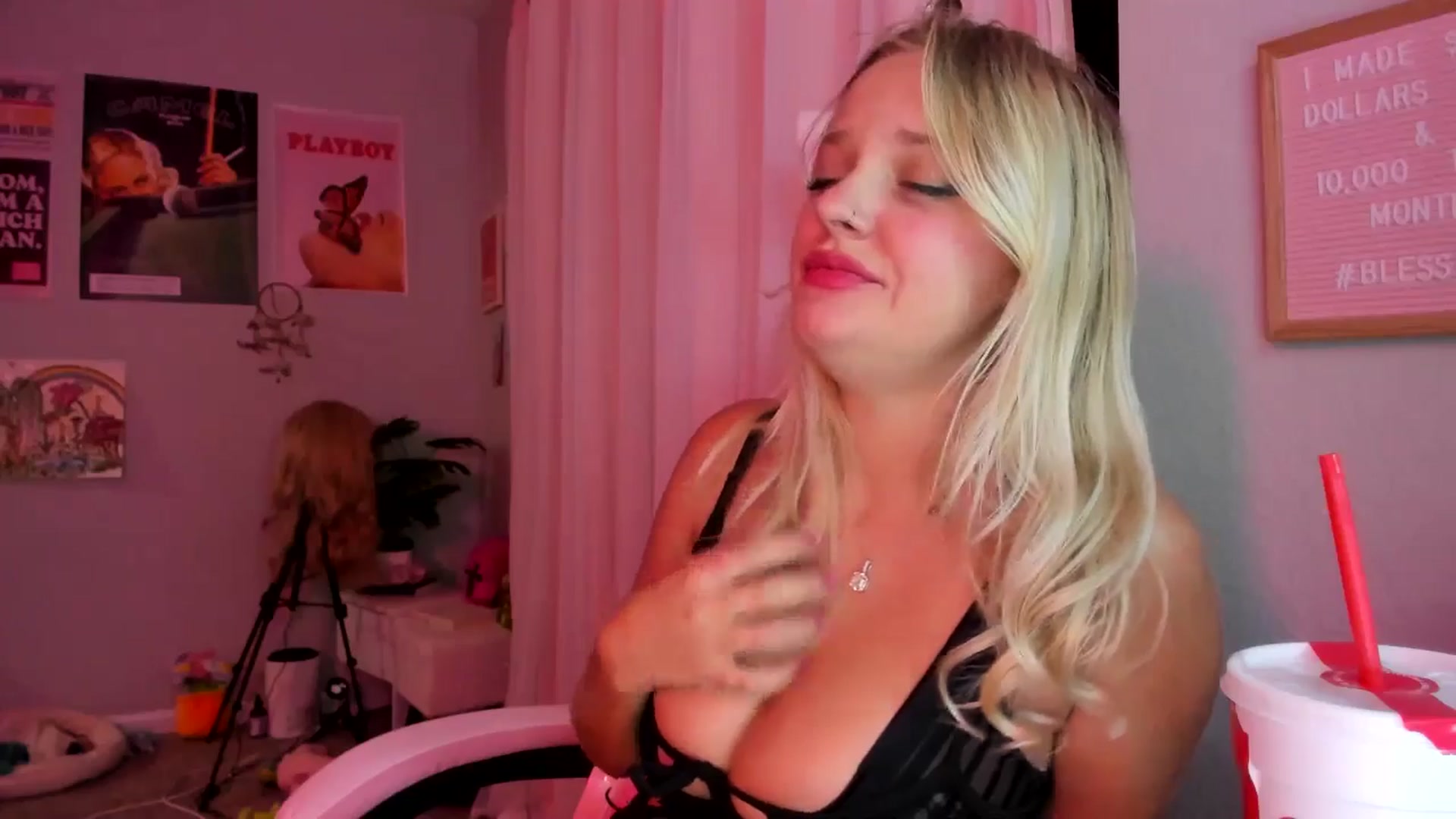 Gallery image thumbnail from Scarletyoung's myfreecams stream on, 04/30/2025, 07:48 image 7 of 20