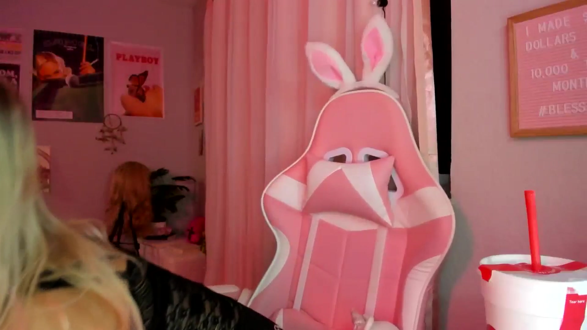Gallery image thumbnail from Scarletyoung's myfreecams stream on, 04/30/2025, 07:48 image 6 of 20