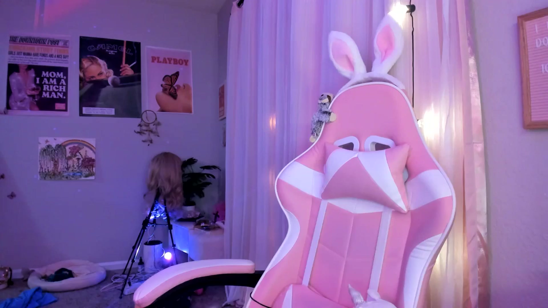 Gallery image thumbnail from Scarletyoung's myfreecams stream on, 05/04/2025, 08:33 image 4 of 20
