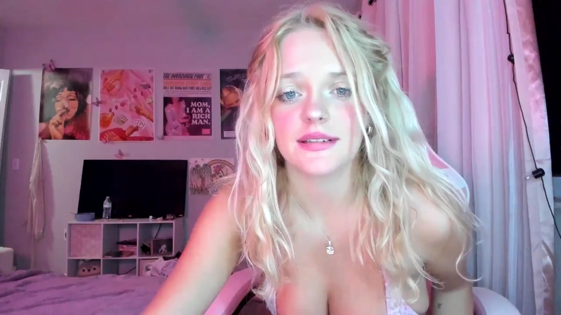 Gallery image thumbnail from Scarletyoung's myfreecams stream on, 07/08/2025, 10:01 image 9 of 20