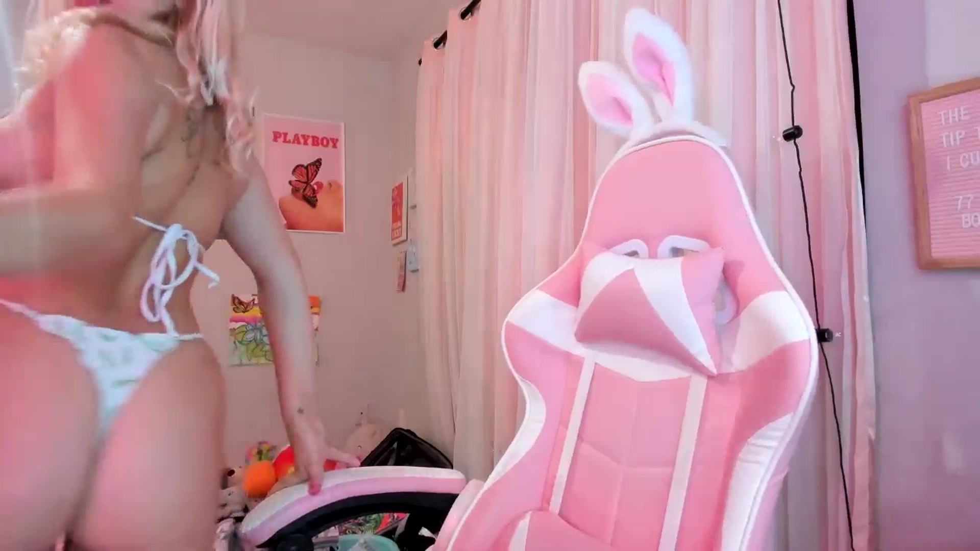 Gallery image thumbnail from Scarletyoung's myfreecams stream on, 08/01/2025, 07:29 image 15 of 20