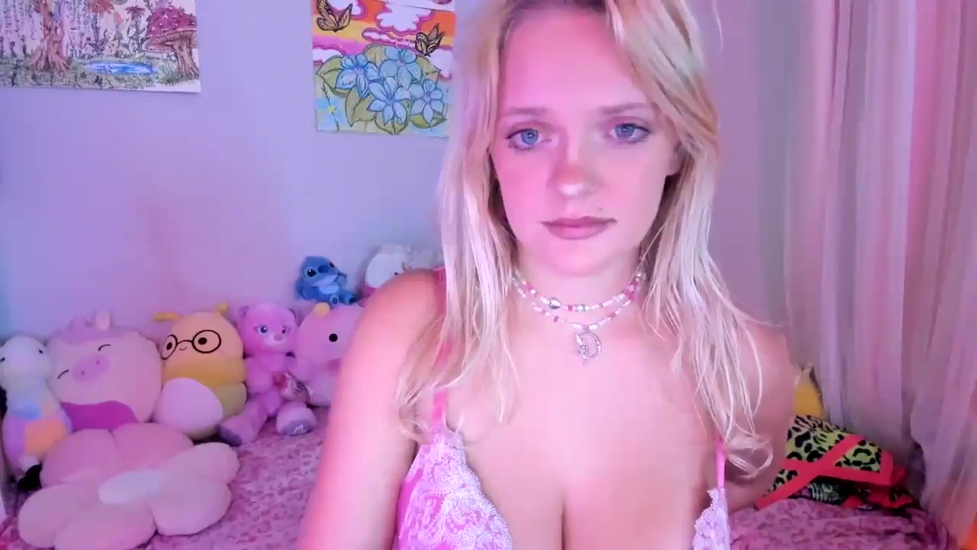 Gallery image thumbnail from Scarletyoung's myfreecams stream on, 08/20/2025, 04:44 image 16 of 20