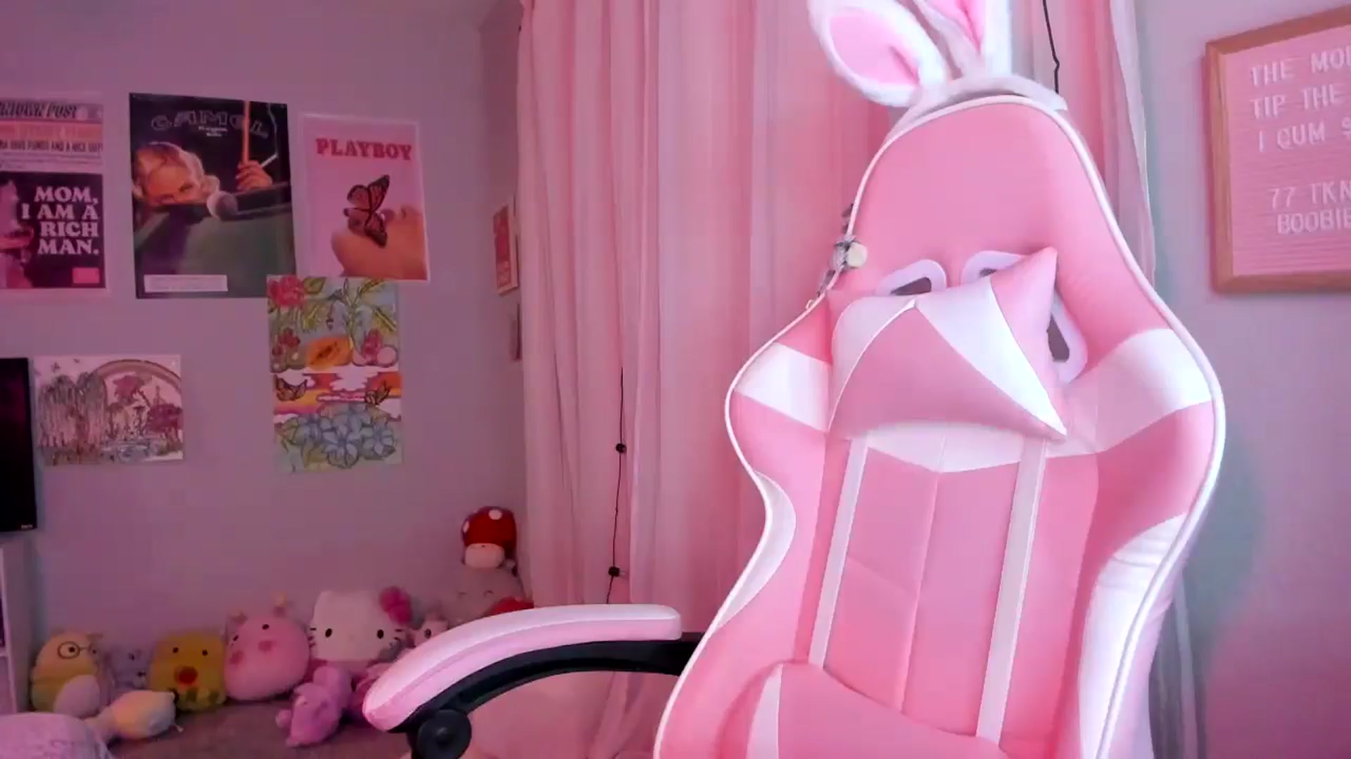 Gallery image thumbnail from Scarletyoung's myfreecams stream on, 08/22/2025, 09:00 image 3 of 20