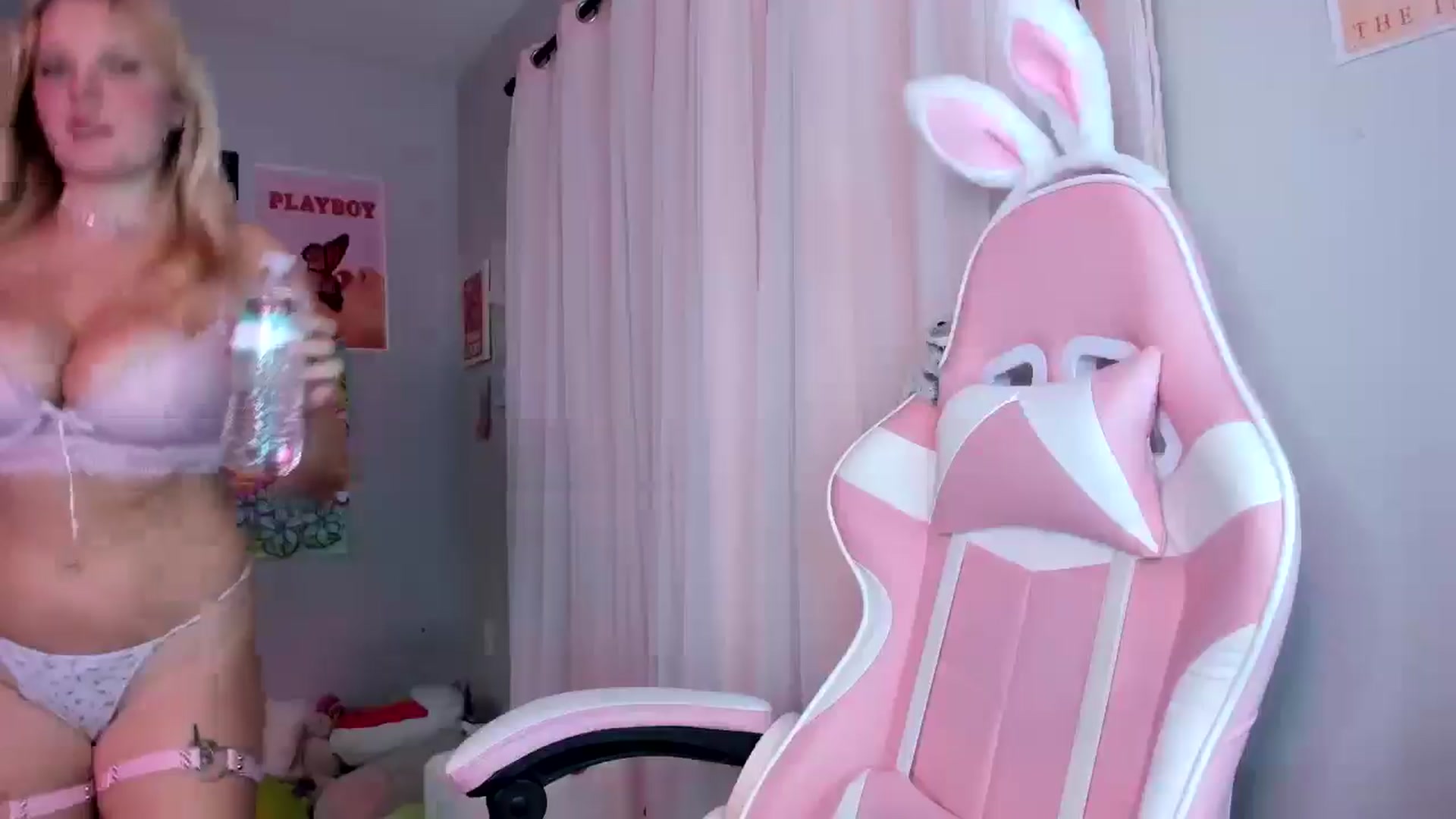 Gallery image thumbnail from Scarletyoung's myfreecams stream on, 08/27/2025, 08:02 image 4 of 20