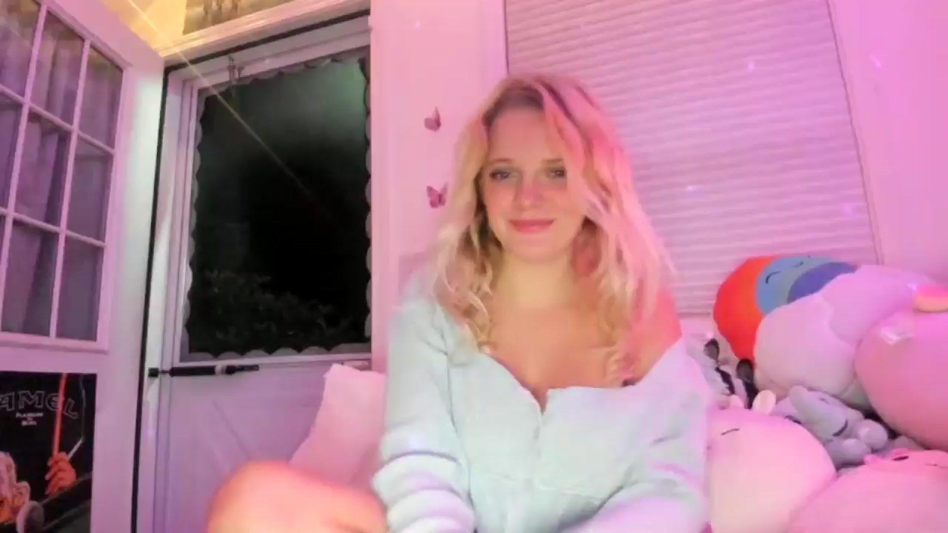 Gallery image thumbnail from Scarletyoung's myfreecams stream on, 09/27/2025, 07:45 image 1 of 20