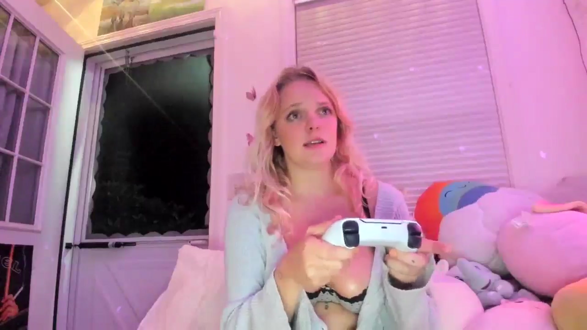 Gallery image thumbnail from Scarletyoung's myfreecams stream on, 09/27/2025, 07:45 image 7 of 20