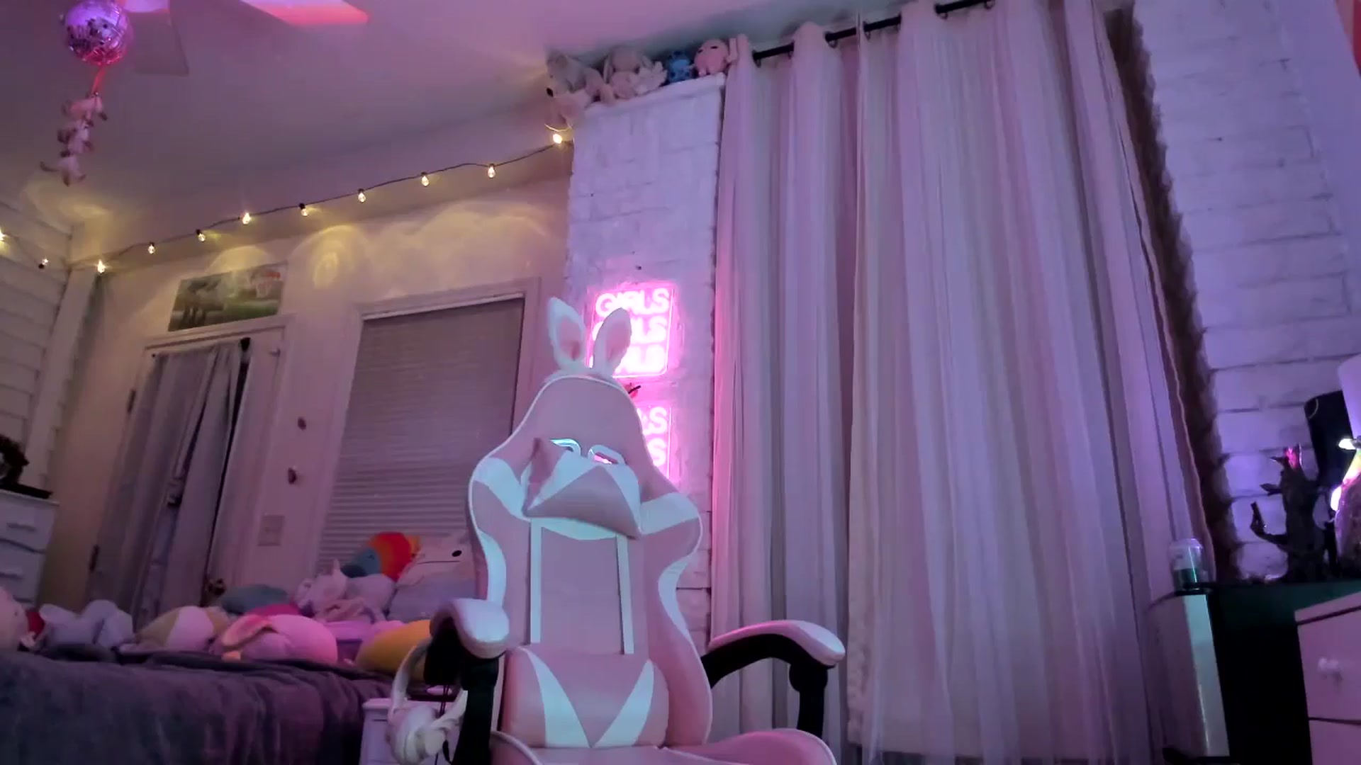 Gallery image thumbnail from Scarletyoung's myfreecams stream on, 11/05/2025, 07:04 image 5 of 20