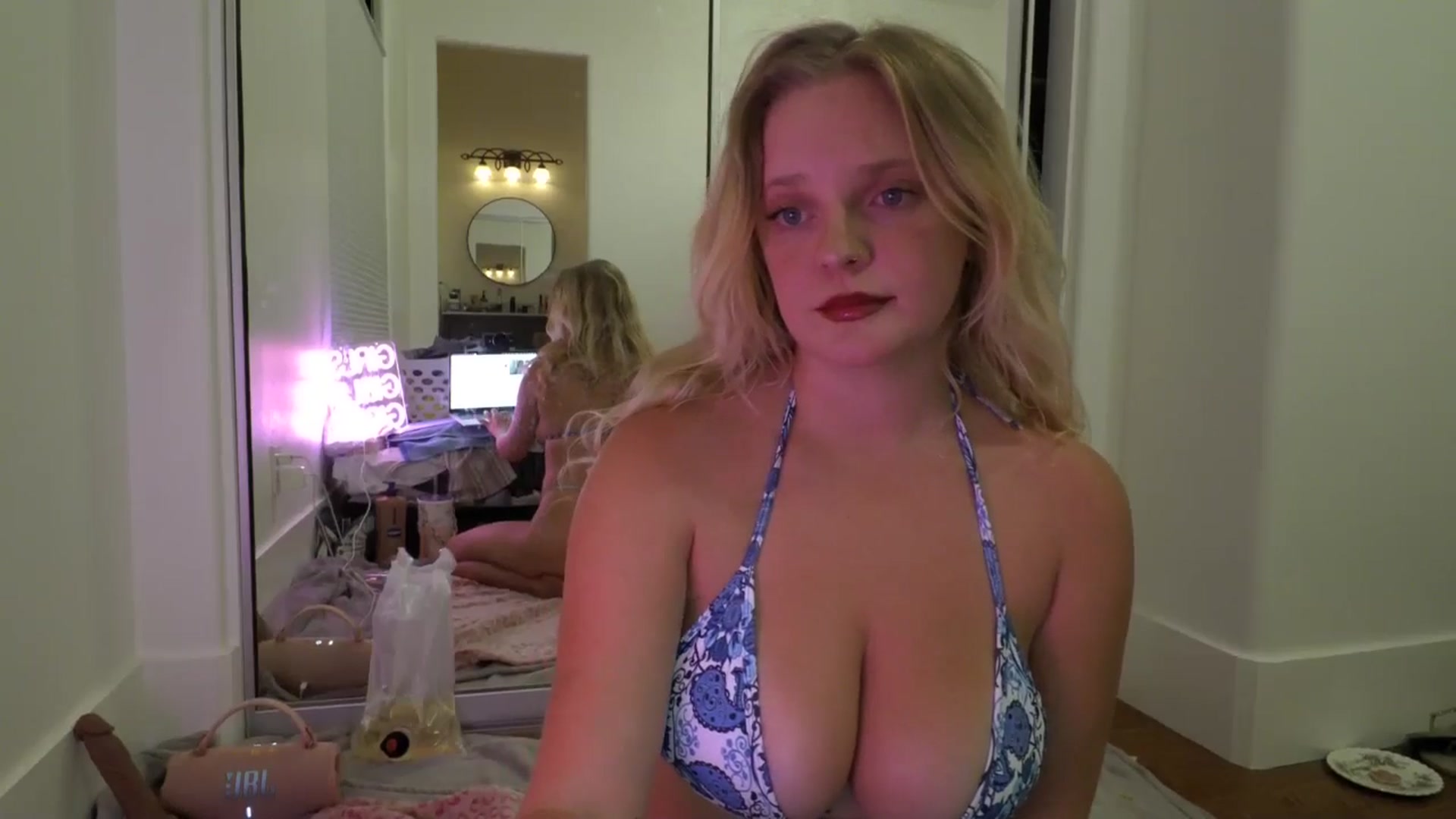 Gallery image thumbnail from Scarletyoung's myfreecams stream on, 03/18/2026, 08:36 image 2 of 20