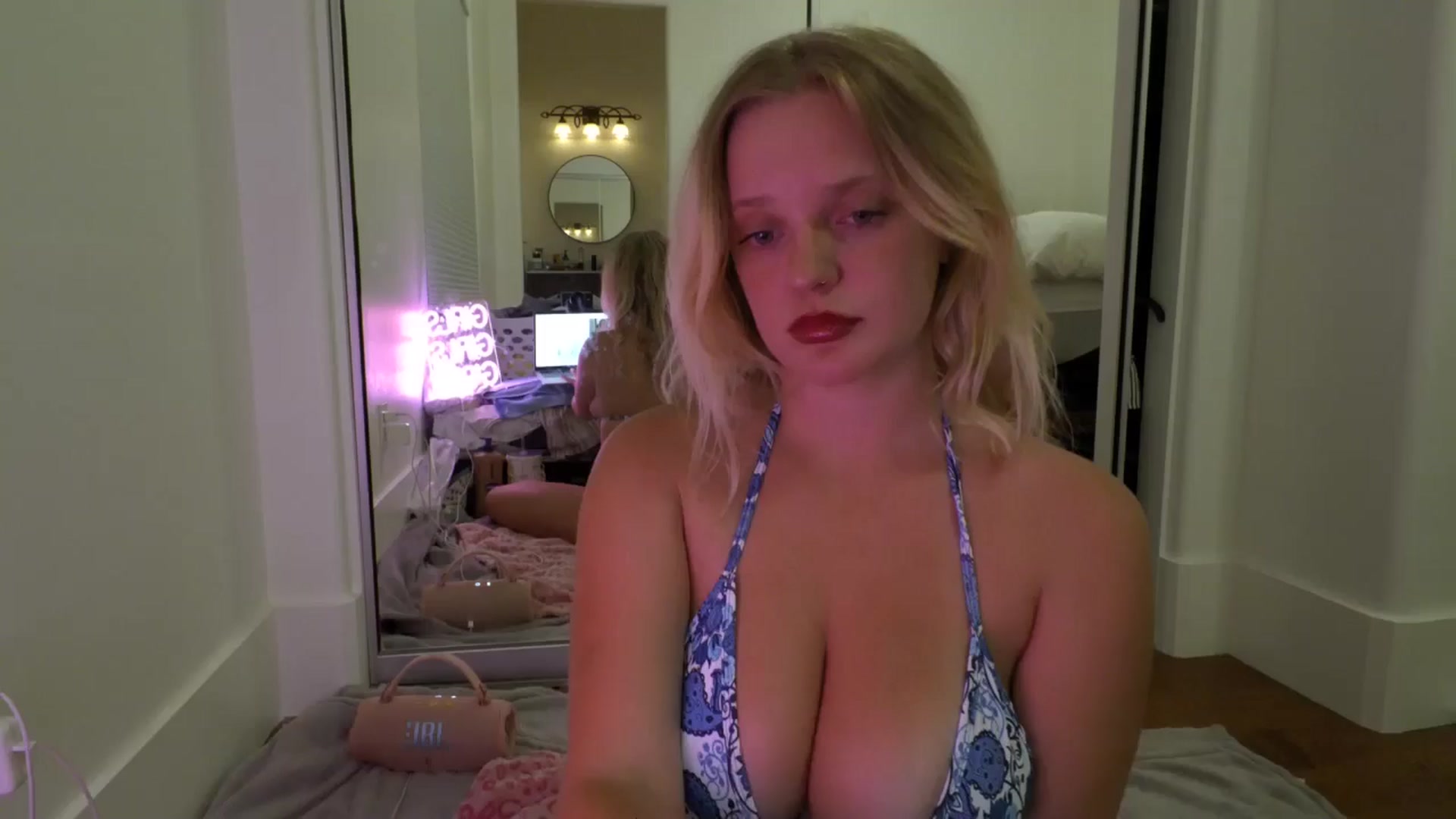 Gallery image thumbnail from Scarletyoung's myfreecams stream on, 03/18/2026, 09:25 image 1 of 20
