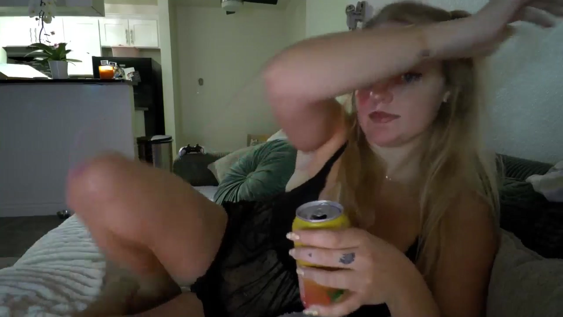 Gallery image thumbnail from Scarletyoung's myfreecams stream on, 04/22/2026, 04:21 image 2 of 20