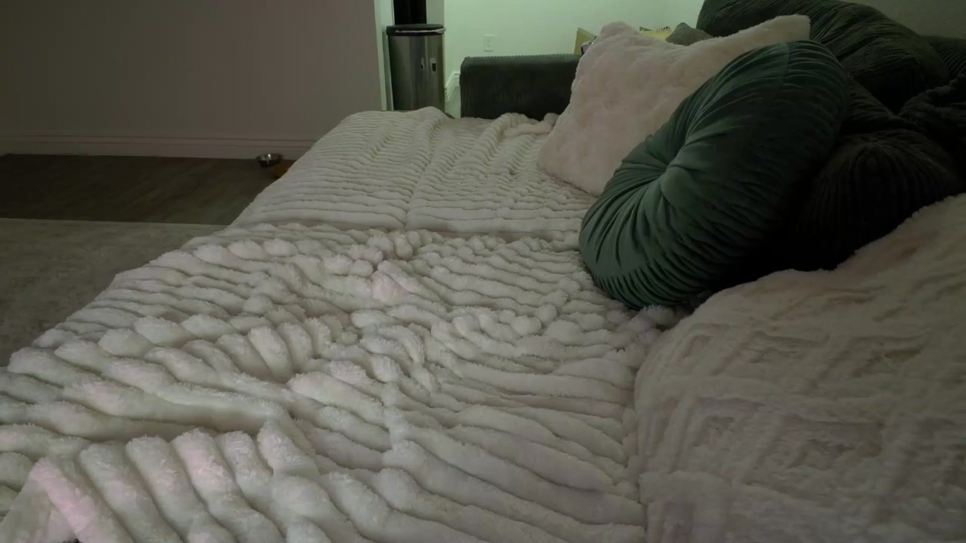 Gallery image thumbnail from Scarletyoung's myfreecams stream on, 04/24/2026, 09:49 image 8 of 20