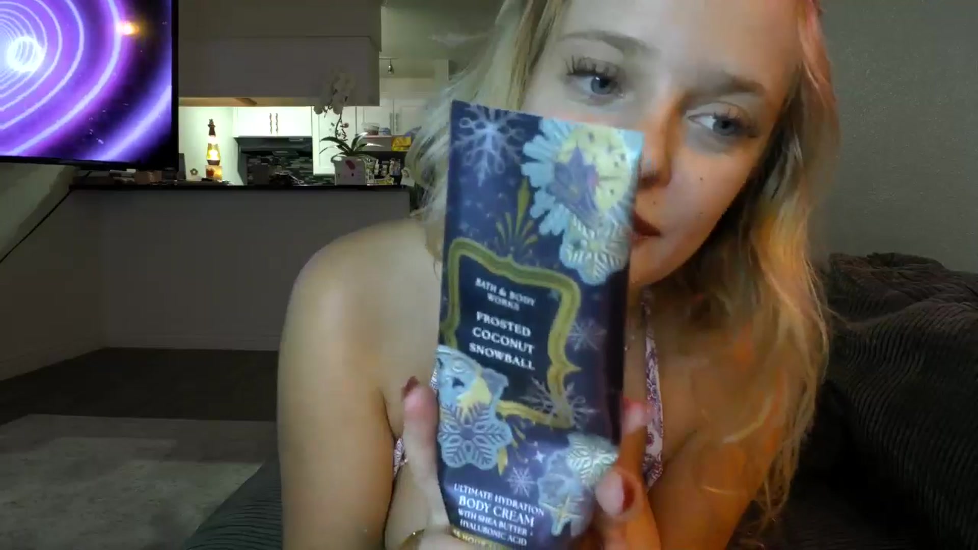 Gallery image thumbnail from Scarletyoung's myfreecams stream on, 05/05/2026, 07:00 image 13 of 20