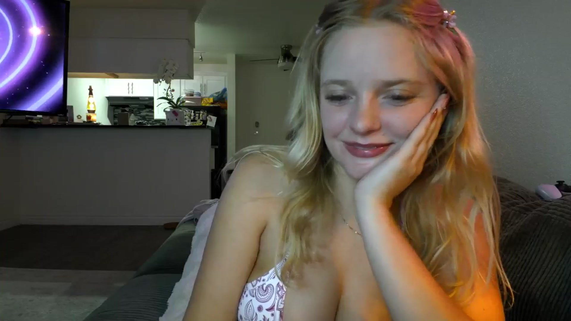 Gallery image thumbnail from Scarletyoung's myfreecams stream on, 05/05/2026, 09:26 image 12 of 20