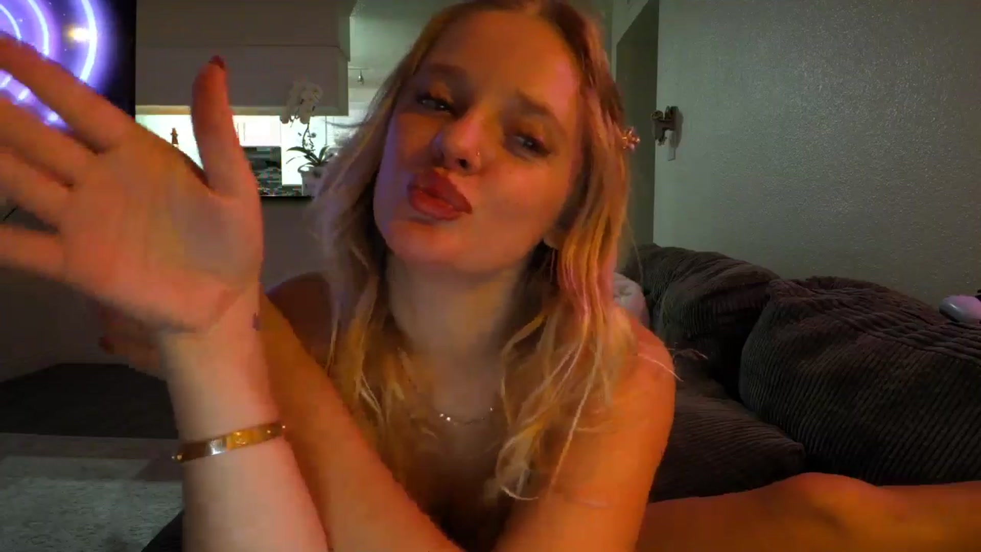 Gallery image thumbnail from Scarletyoung's myfreecams stream on, 05/05/2026, 09:26 image 19 of 20