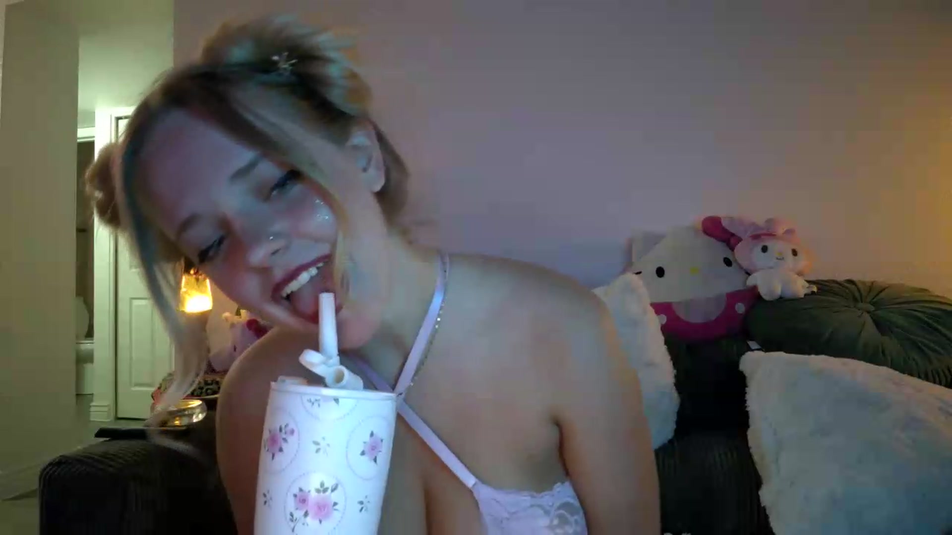 Gallery image thumbnail from Scarletyoung's myfreecams stream on, 05/16/2026, 12:29 image 14 of 20