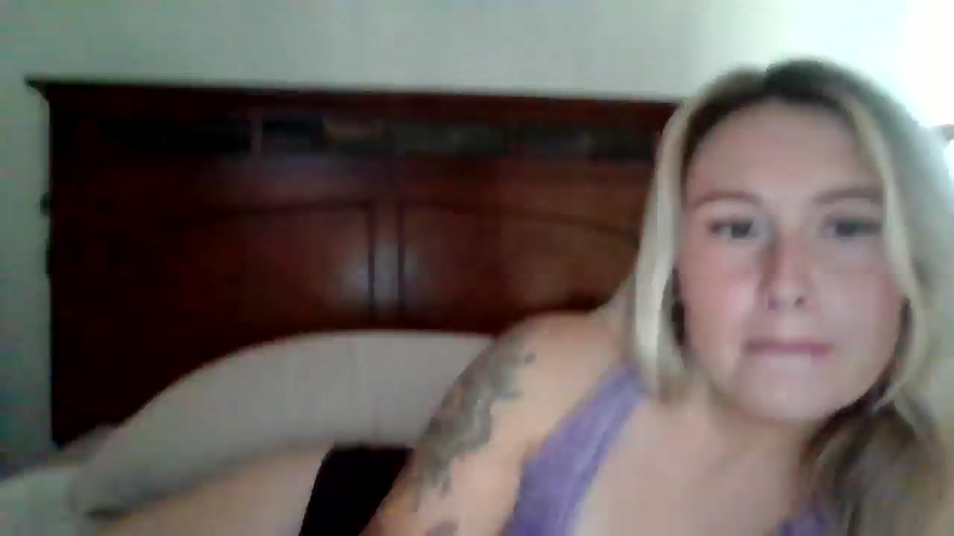 Gallery image thumbnail from Scartlett555's myfreecams stream on, 06/22/2025, 19:20 image 18 of 20