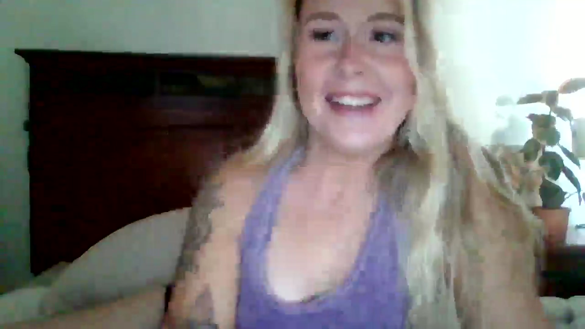 Gallery image thumbnail from Scartlett555's myfreecams stream on, 06/22/2025, 19:20 image 20 of 20