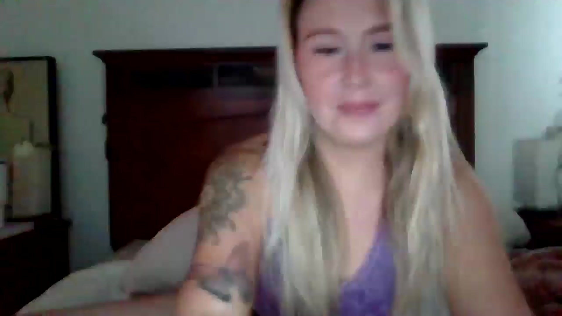 Gallery image thumbnail from Scartlett555's myfreecams stream on, 06/22/2025, 19:20 image 9 of 20