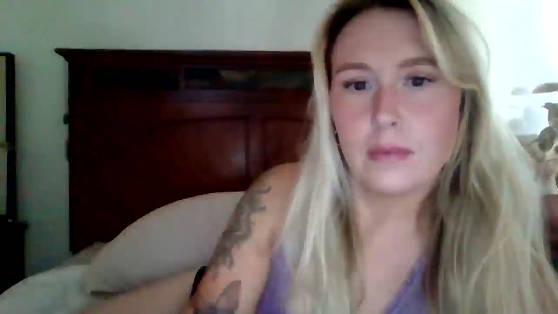 Gallery image thumbnail from Scartlett555's myfreecams stream on, 06/22/2025, 19:20 image 15 of 20