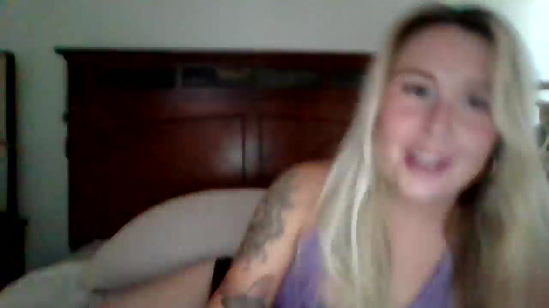 Gallery image thumbnail from Scartlett555's myfreecams stream on, 06/22/2025, 19:20 image 10 of 20
