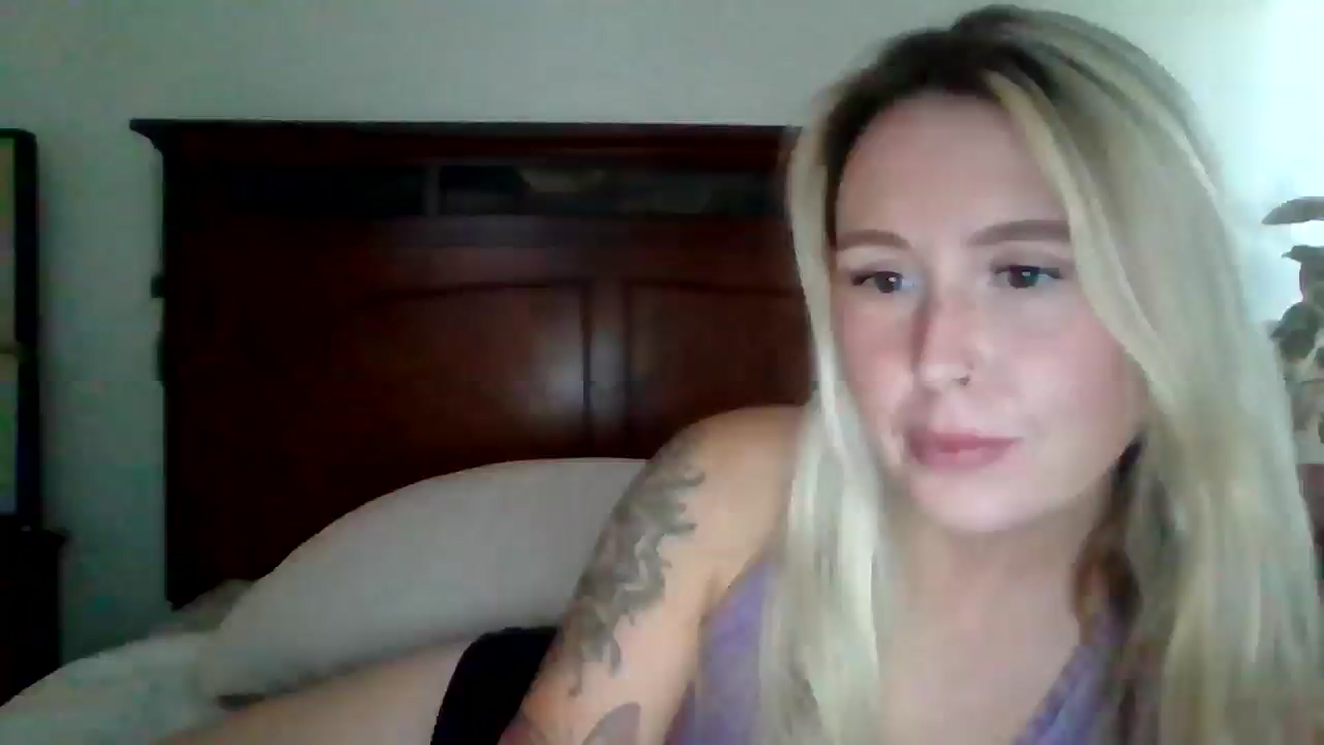 Gallery image thumbnail from Scartlett555's myfreecams stream on, 06/22/2025, 19:20 image 12 of 20