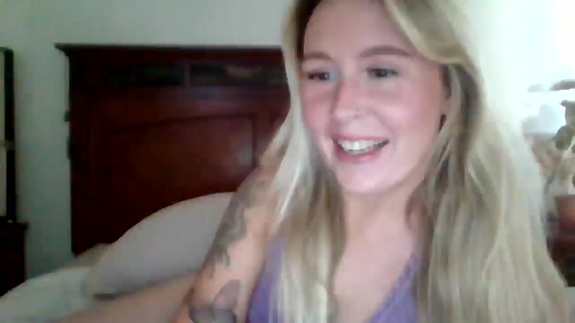 Gallery image thumbnail from Scartlett555's myfreecams stream on, 06/22/2025, 19:20 image 14 of 20