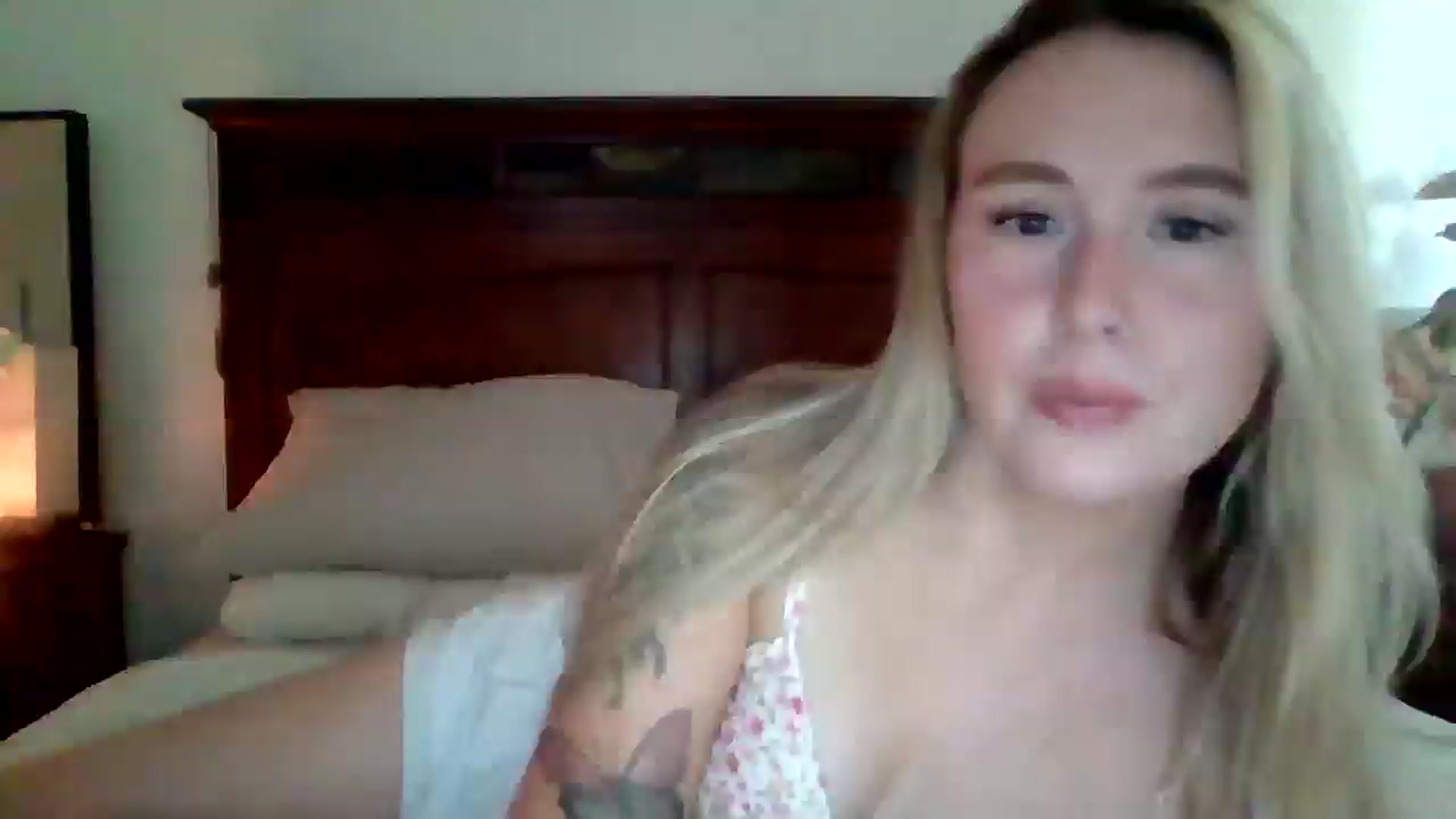 Gallery image thumbnail from Scartlett555's myfreecams stream on, 06/23/2025, 20:13 image 8 of 20