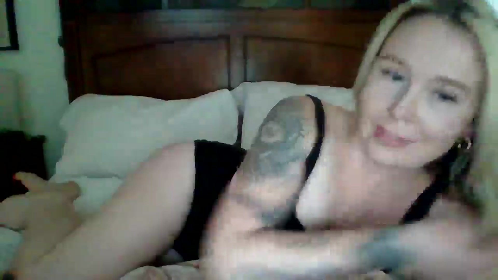 Gallery image thumbnail from Scartlett555's myfreecams stream on, 09/02/2025, 20:25 image 16 of 20