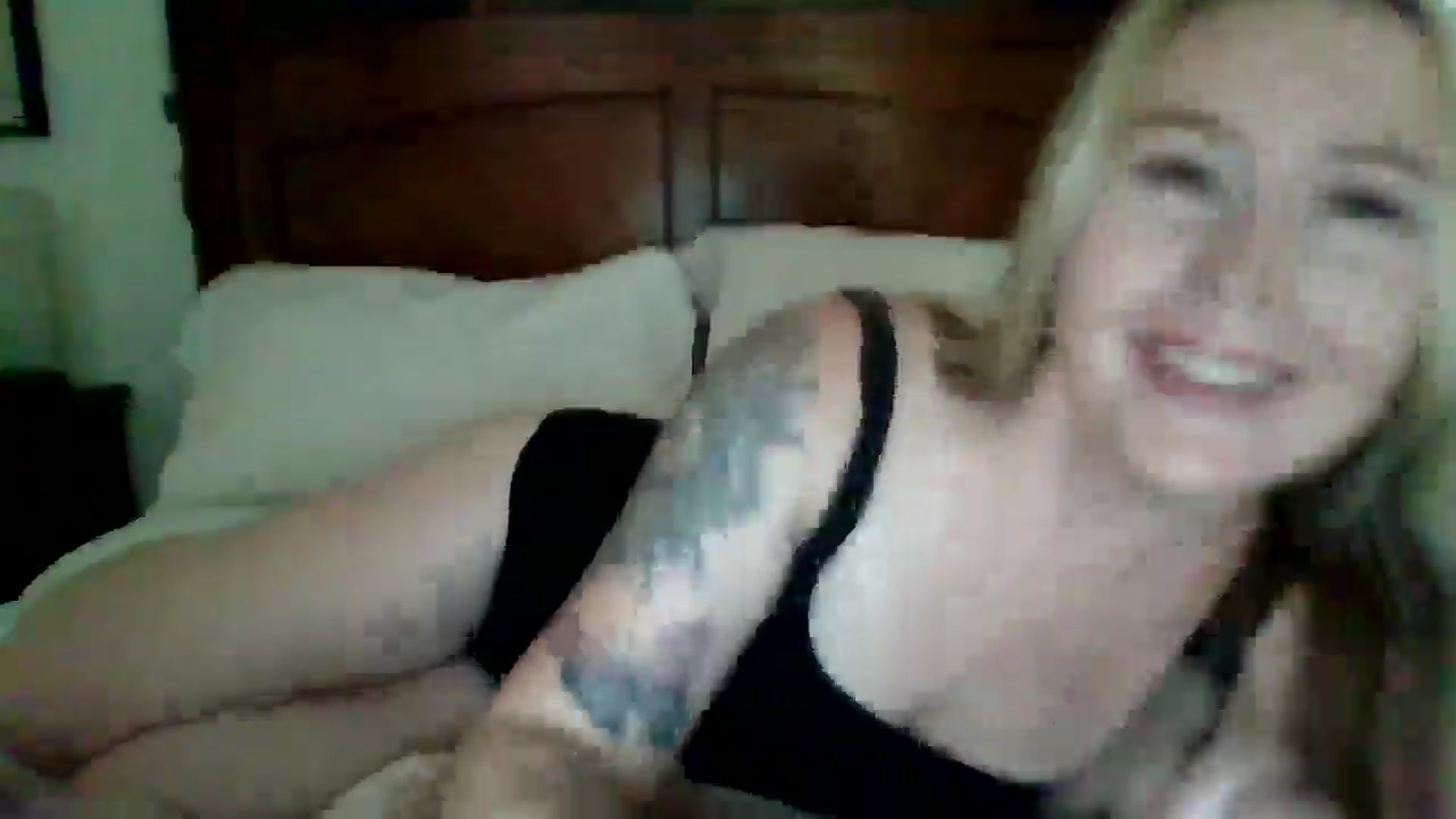 Gallery image thumbnail from Scartlett555's myfreecams stream on, 09/02/2025, 20:25 image 17 of 20