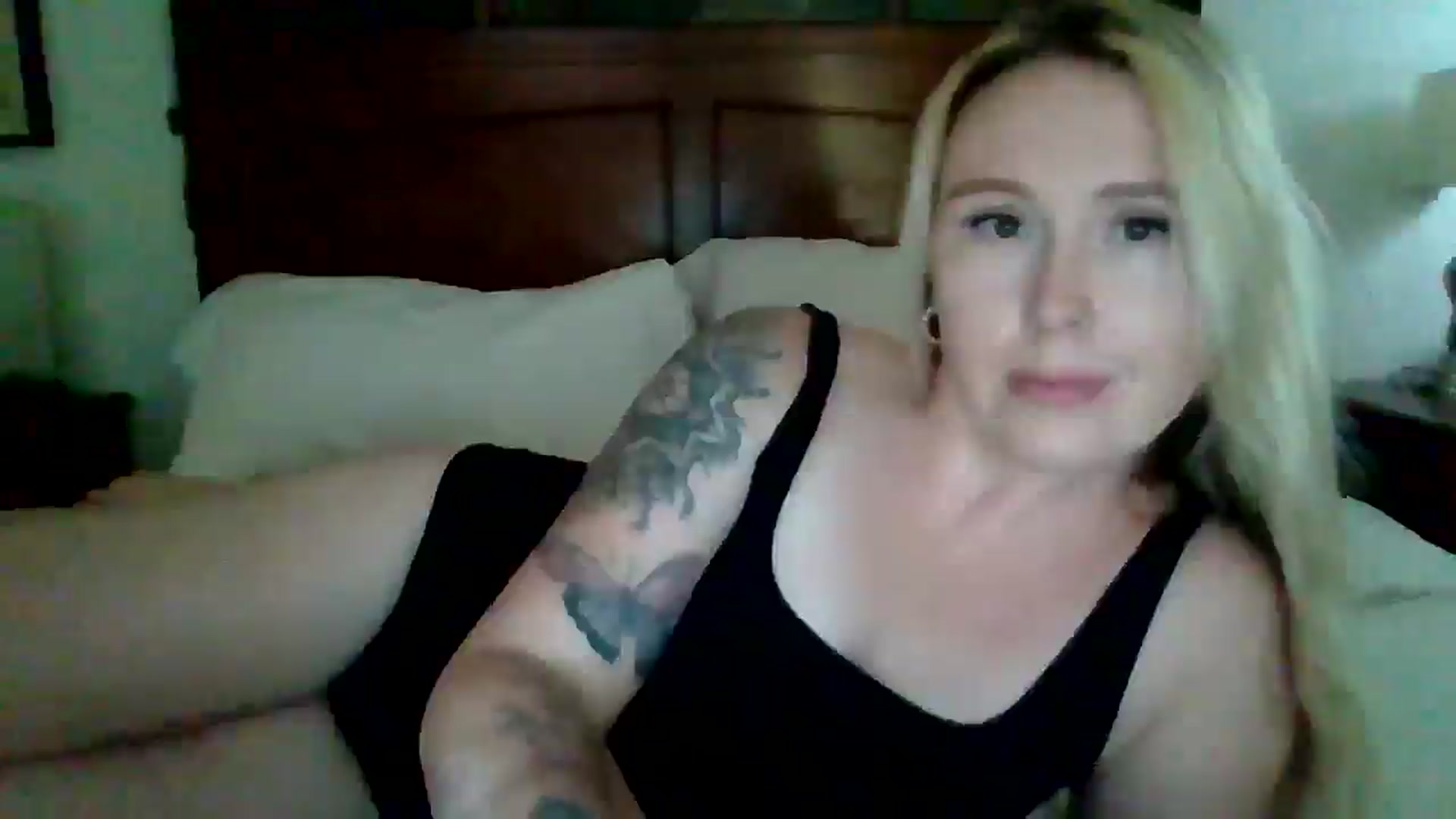 Gallery image thumbnail from Scartlett555's myfreecams stream on, 09/02/2025, 20:25 image 19 of 20