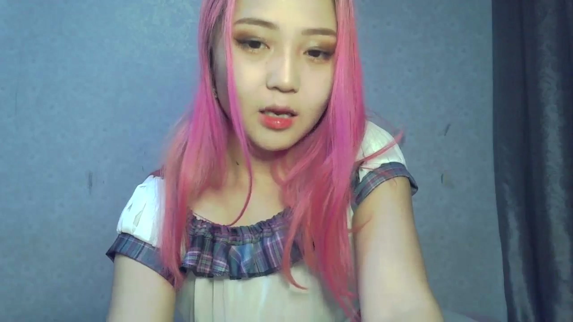 Gallery image thumbnail from SchoolBby's myfreecams stream on, 10/18/2023, 14:17 image 4 of 20