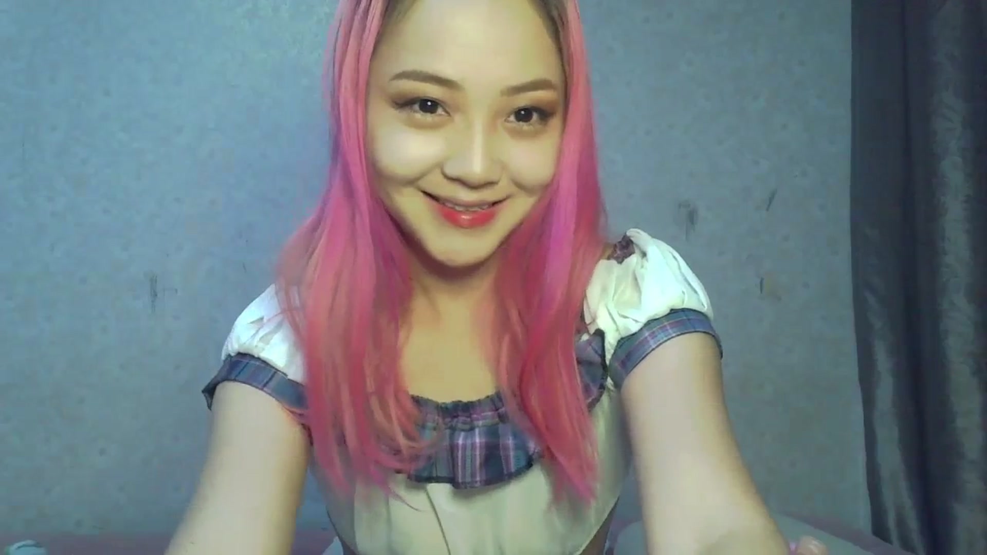 Gallery image thumbnail from SchoolBby's myfreecams stream on, 10/18/2023, 14:17 image 5 of 20