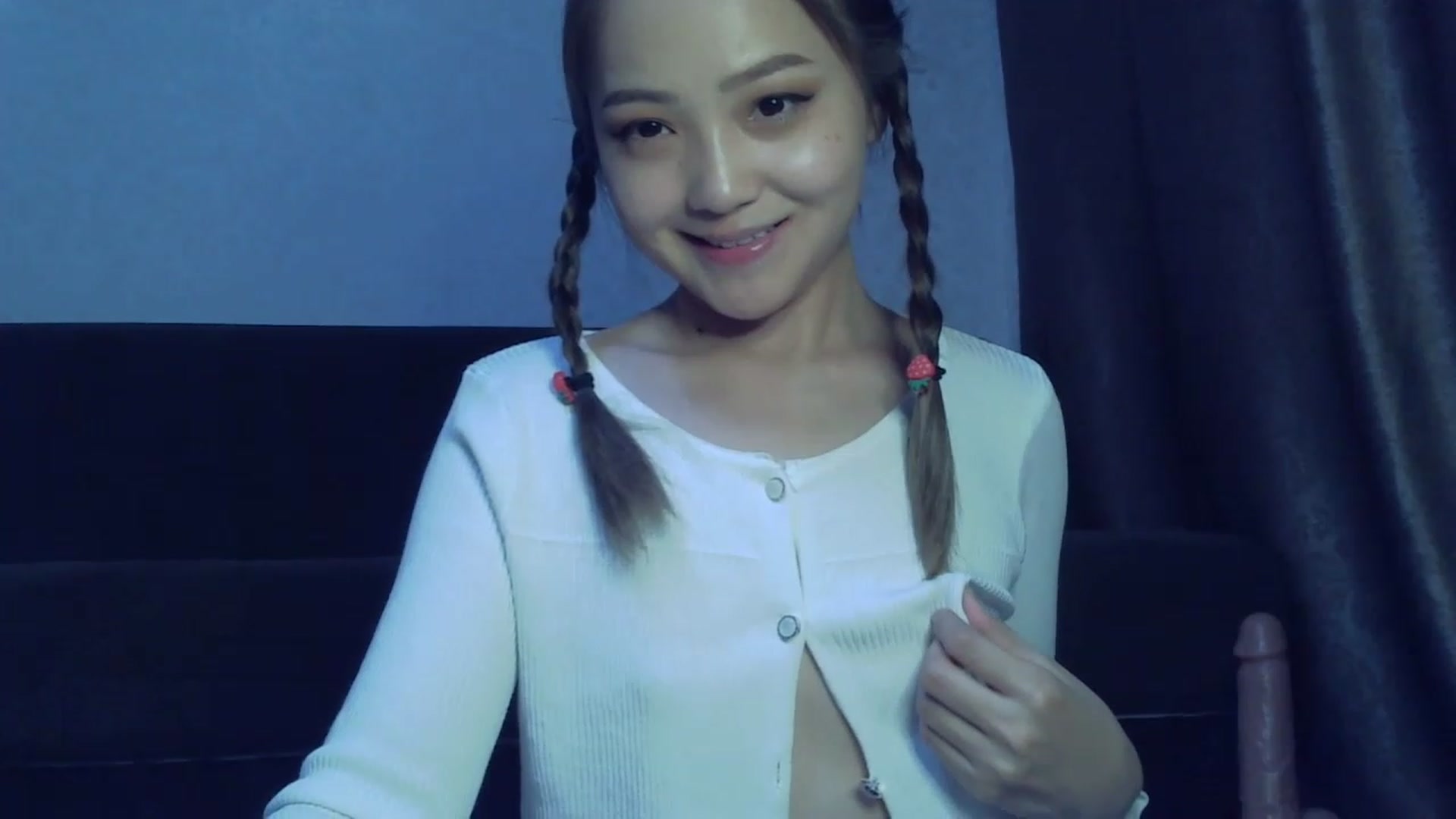Gallery image thumbnail from SchoolGirl_69's myfreecams stream on, 04/19/2023, 16:16 image 16 of 20