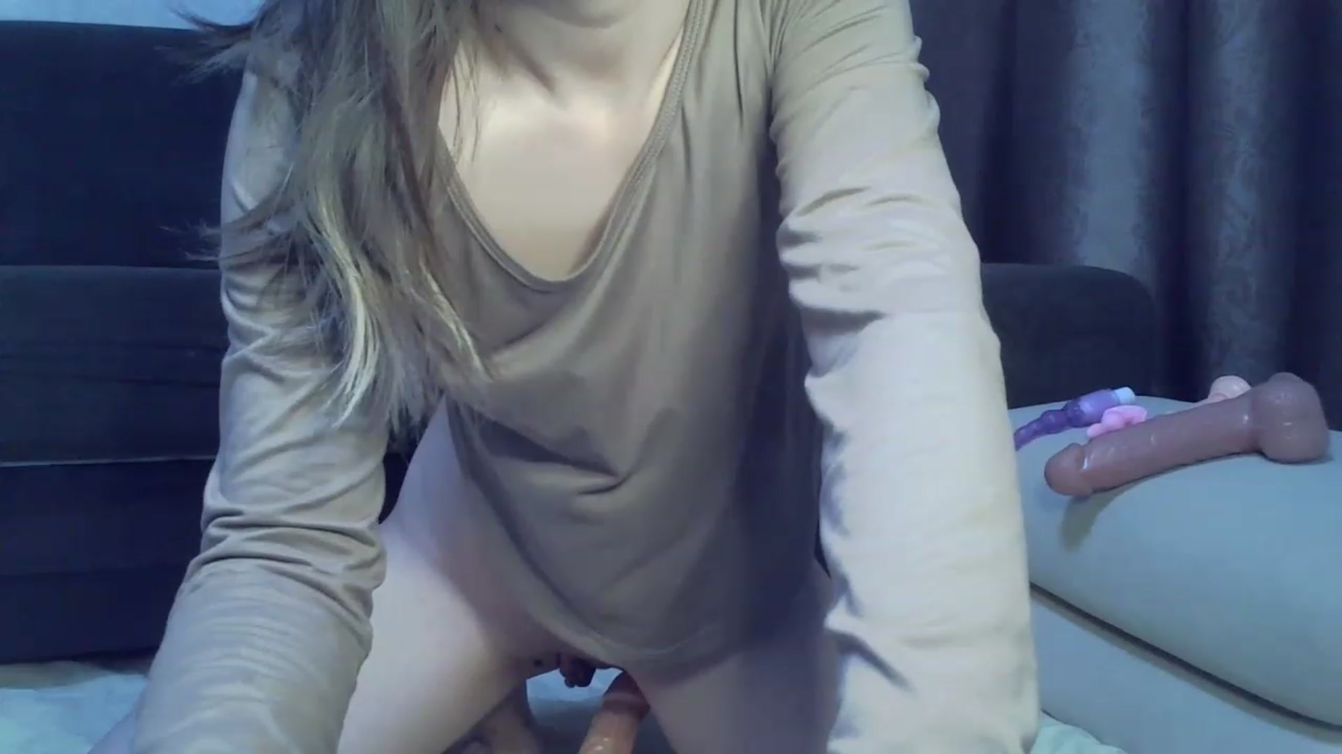 Gallery image thumbnail from SchoolGirl_69's myfreecams stream on, 05/01/2023, 16:07 image 5 of 20