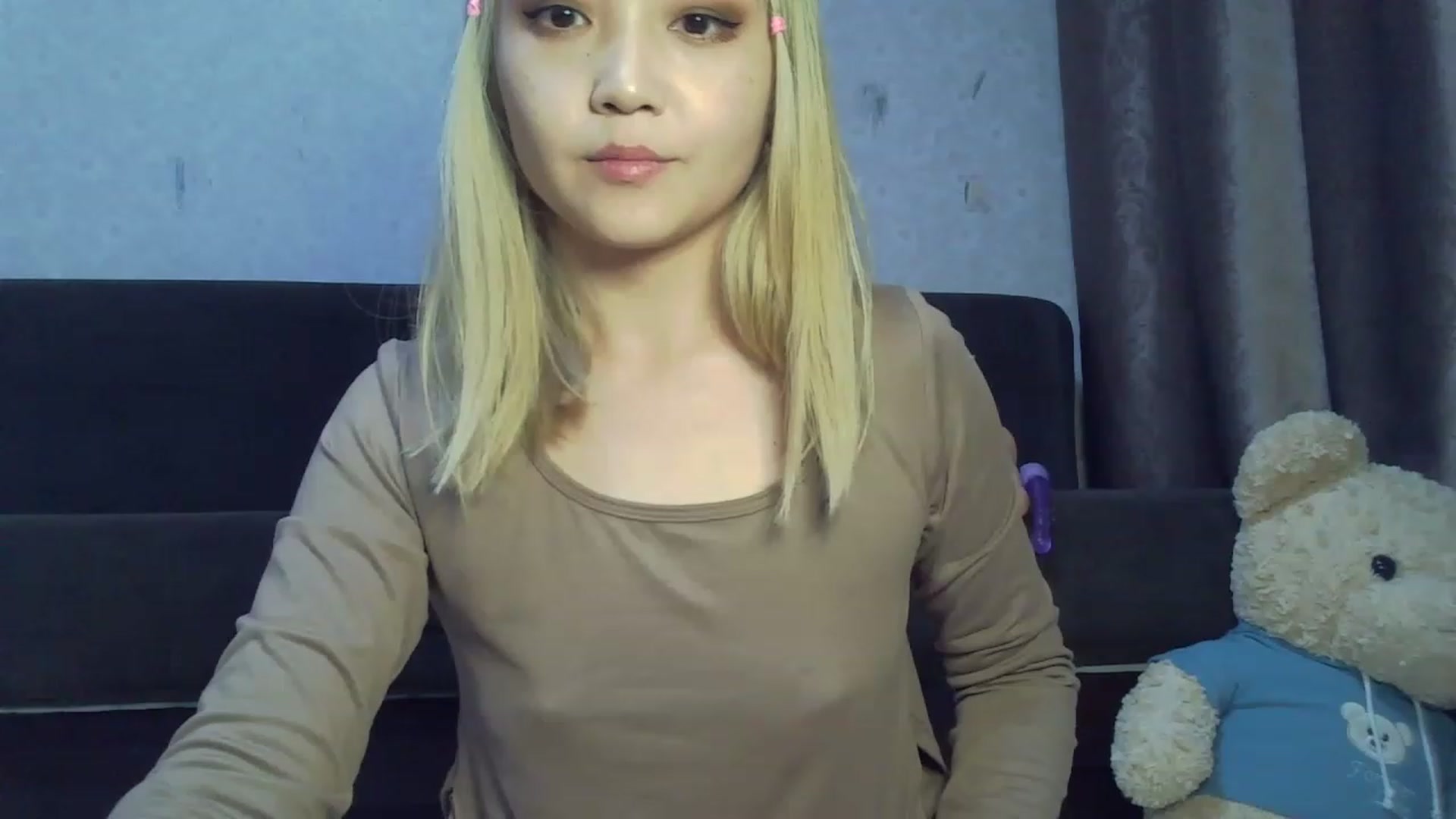 Gallery image thumbnail from SchoolGirl_69's myfreecams stream on, 06/03/2023, 15:22 image 8 of 20
