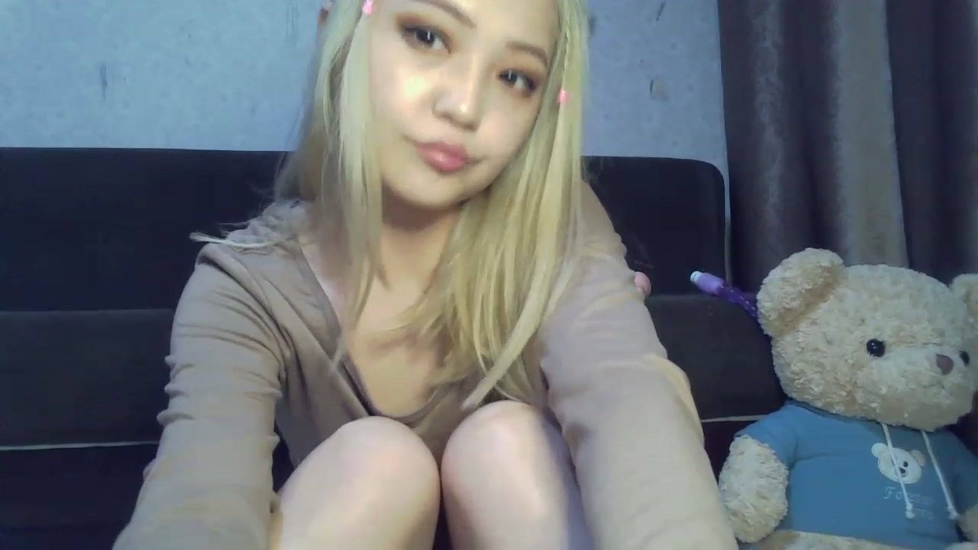 Gallery image thumbnail from SchoolGirl_69's myfreecams stream on, 06/03/2023, 15:22 image 19 of 20